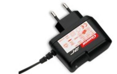 Carrera RC Ladeger�t 8,4 V 500 mA f�r 27 MHz Modelle